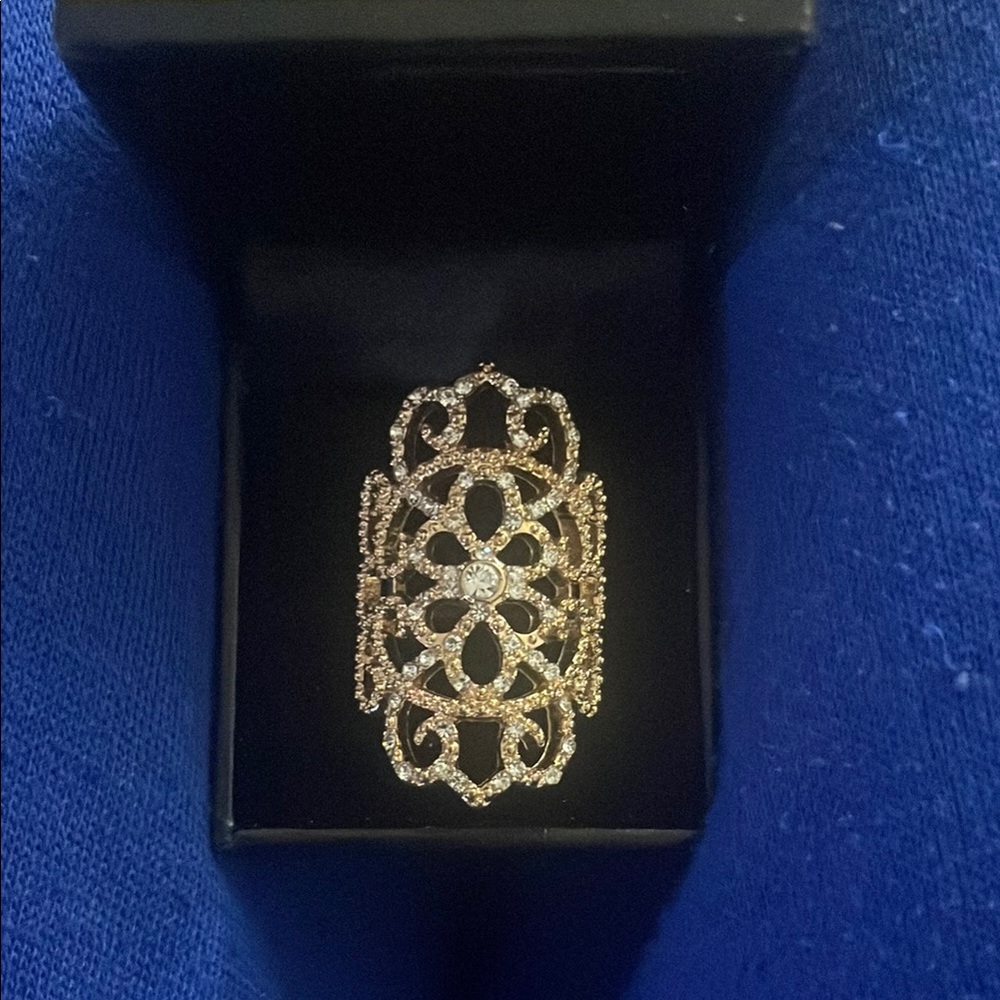 Elegant Gold Filigree Ring